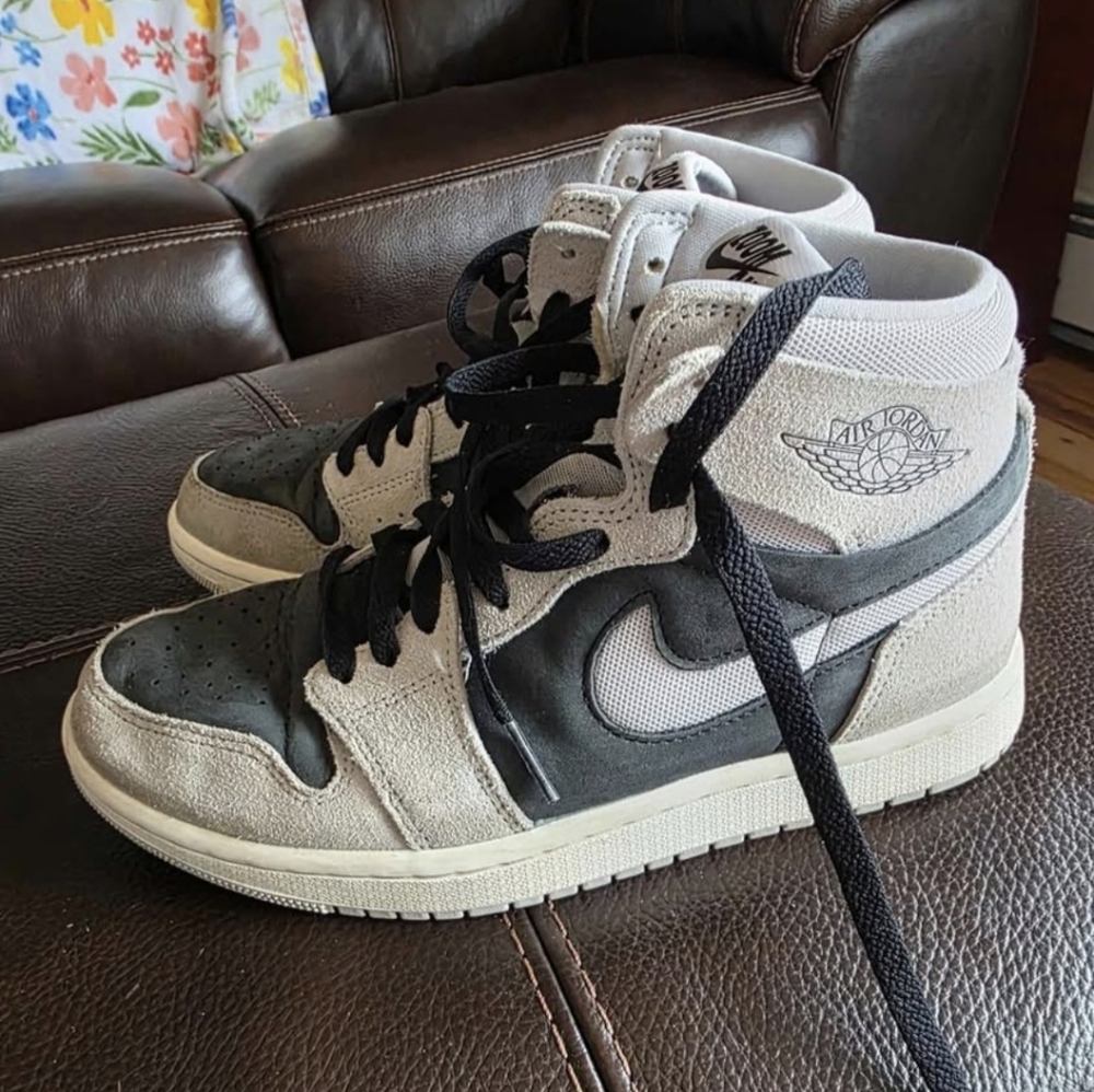 Nike Air Jordan Retro High in Black and Gray